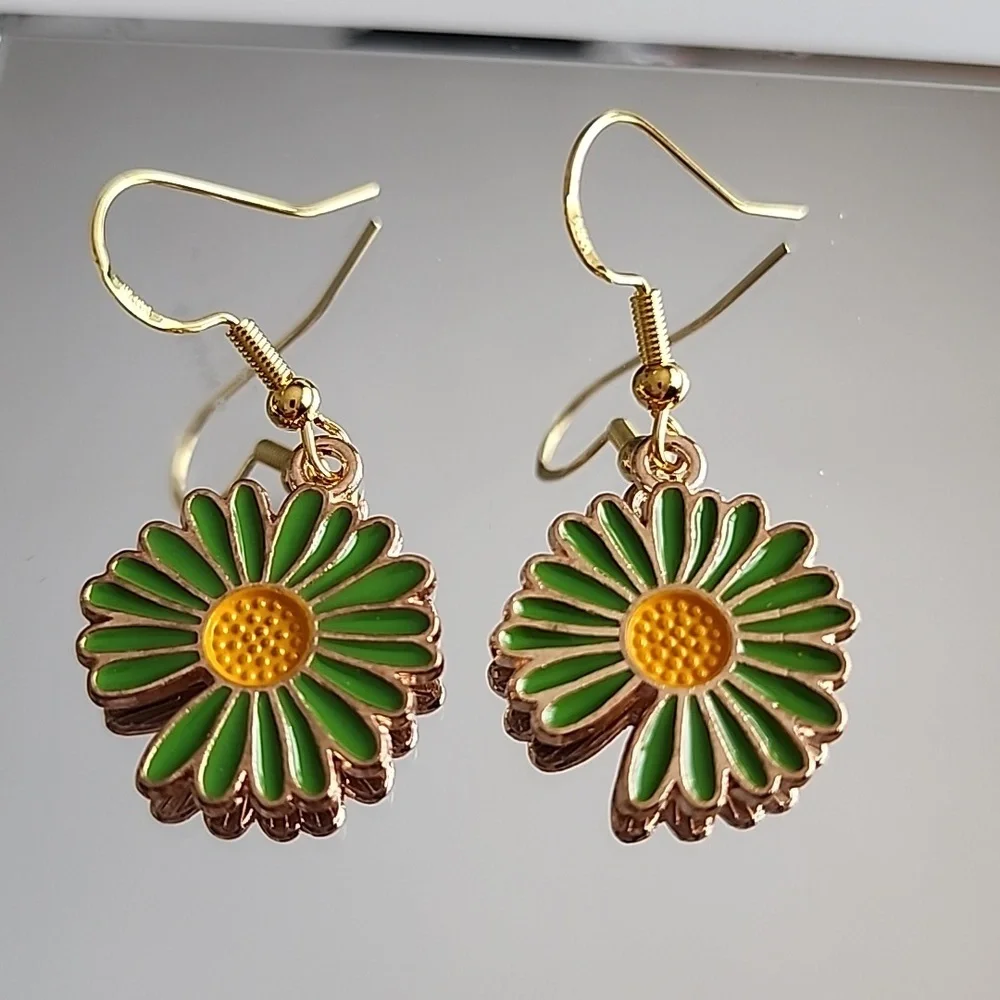 🌺FUN Gold Green Hippie Daisy earrings  925S With Quality Tibeten - Picture 2 of 6